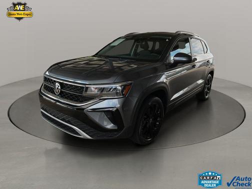 Platinum Gray Metallic 2022 Volkswagen Taos 1.5T SE