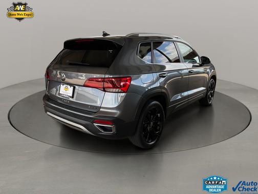 Platinum Gray Metallic 2022 Volkswagen Taos 1.5T SE