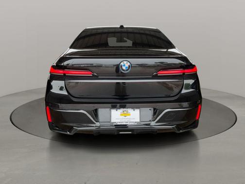 Black Sapphire Metallic 2025 BMW i7 eDrive50