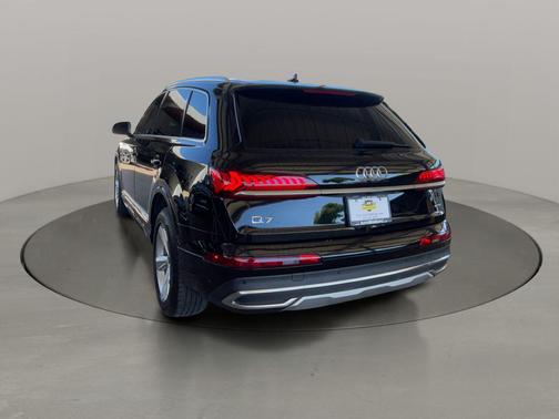 Mythos Black Metallic 2023 Audi Q7 45 Premium Plus