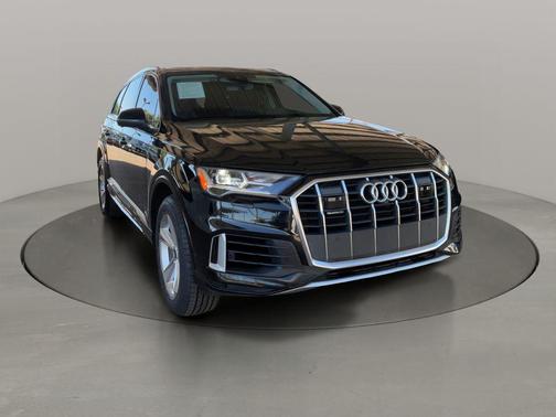 Mythos Black Metallic 2023 Audi Q7 45 Premium Plus