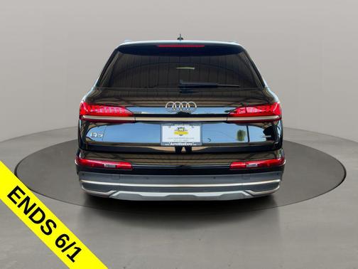 Mythos Black Metallic 2023 Audi Q7 45 Premium Plus