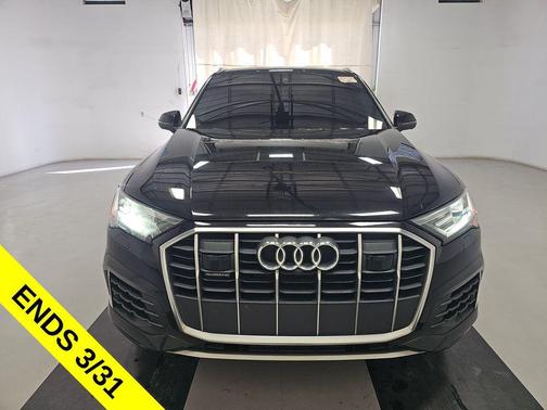 Mythos Black Metallic 2023 Audi Q7 45 Premium Plus