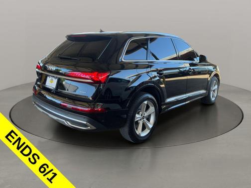 Mythos Black Metallic 2023 Audi Q7 45 Premium Plus