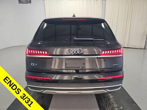 Mythos Black Metallic 2023 Audi Q7 45 Premium Plus