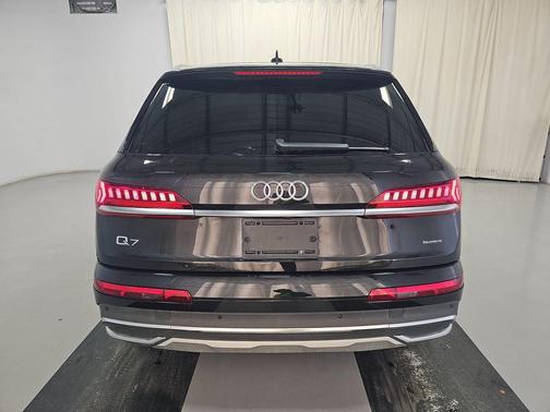 2023 Audi Q7 45 Premium Plus