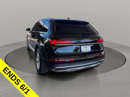 Mythos Black Metallic 2023 Audi Q7 45 Premium Plus