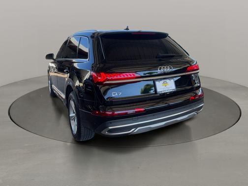 Mythos Black Metallic 2023 Audi Q7 45 Premium Plus