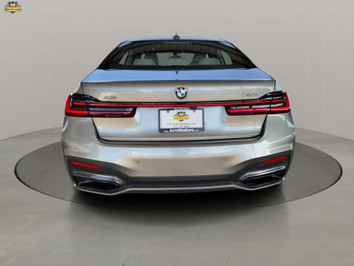 2022 BMW 740 i xDrive