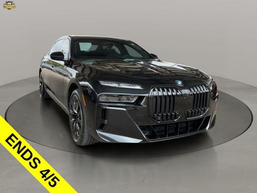 Black Sapphire Metallic 2023 BMW 740 i