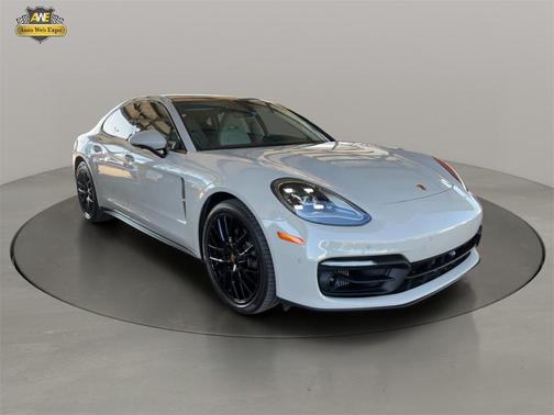 2023 Porsche Panamera 4 Platinum Edition