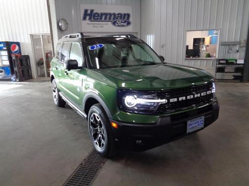 ERUPTION GREEN METALLIC 2025 Ford Bronco Sport OUTER BANKS