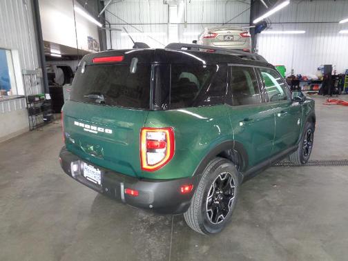 ERUPTION GREEN METALLIC 2025 Ford Bronco Sport OUTER BANKS