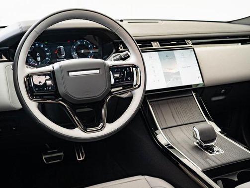 2026 Land Rover Range Rover Velar P250 SE R-Dynamic