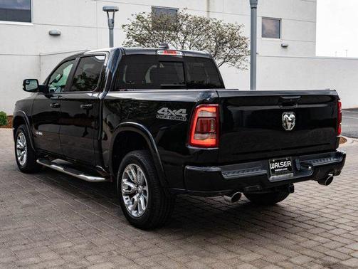 Diamond Black Crystal Pearlcoat 2019 RAM 1500 Laramie