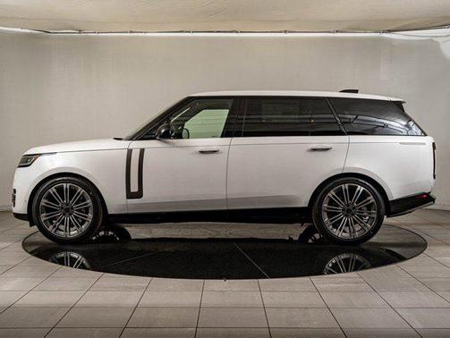 Ostuni Pearl White Premium Metallic 2026 Land Rover Range Rover P530 SE 7 Seat