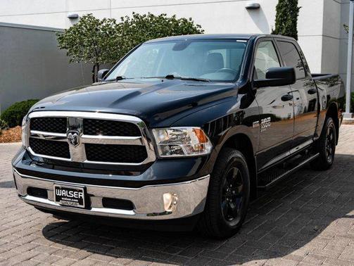 Diamond Black Crystal Pearlcoat 2023 RAM 1500 Tradesman