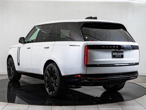 Ostuni Pearl White Premium Metallic 2026 Land Rover Range Rover P400 SE