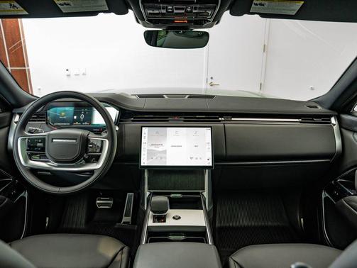 Santorini Black Metallic 2026 Land Rover Range Rover P400 SE