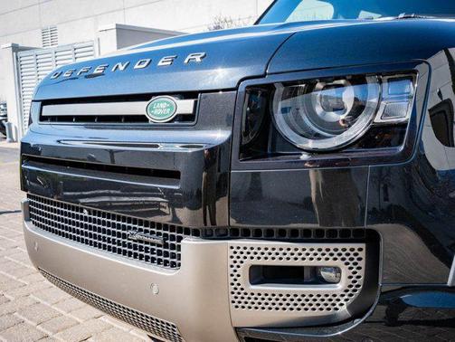 2023 Land Rover Defender 130 X-Dynamic SE