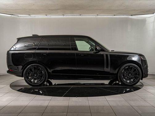 Santorini Black Metallic 2025 Land Rover Range Rover P400 SE 7 Seat