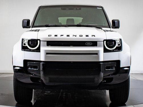 2024 Land Rover Defender 130 P400 X-Dynamic SE