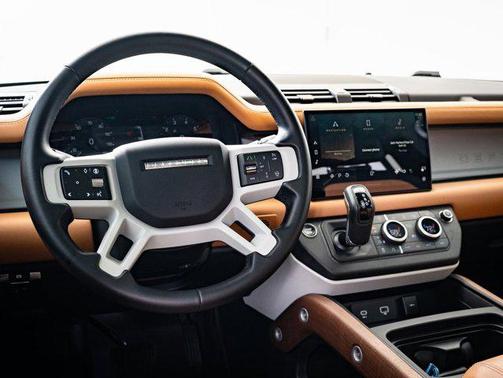 2024 Land Rover Defender 130 P400 X-Dynamic SE