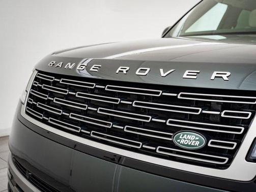 2025 Land Rover Range Rover P530 SE 7 Seat