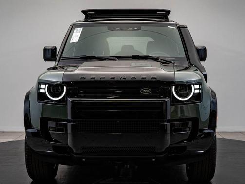 Keswick Green Metallic 2026 Land Rover Defender P400 Trophy Edition Keswick
