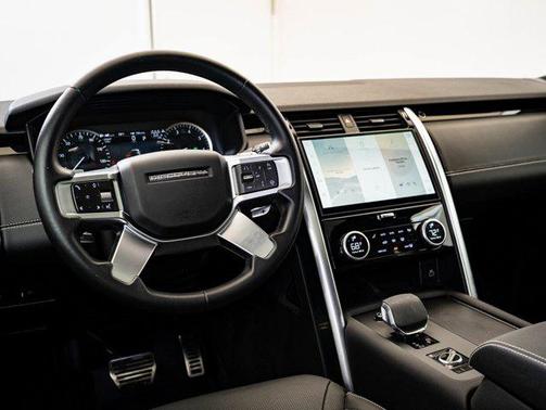 2023 Land Rover Discovery P300 S R-Dynamic
