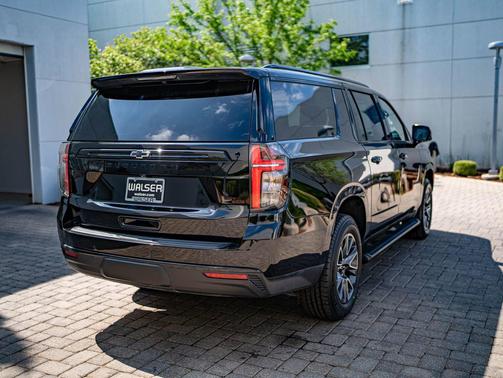 Black 2024 Chevrolet Suburban 4WD Z71