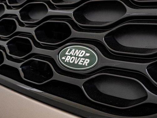 Lantau Bronze Metallic 2023 Land Rover Discovery P360 HSE R-Dynamic