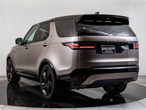 Lantau Bronze Metallic 2023 Land Rover Discovery P360 HSE R-Dynamic