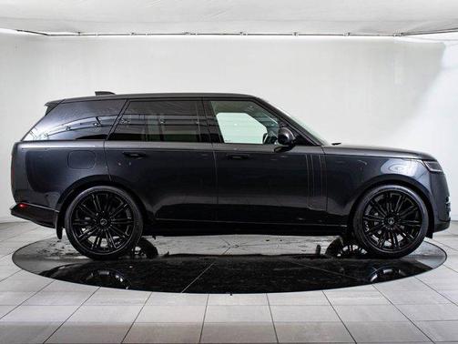 2025 Land Rover Range Rover P400 SE