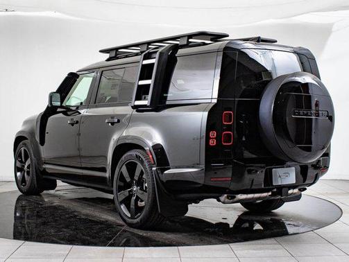 2025 Land Rover Defender 130 P400 X-Dynamic SE