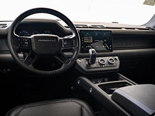 2024 Land Rover Defender 130 P400 Outbound