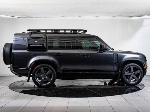 2024 Land Rover Defender 130 P400 Outbound