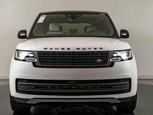 Satin 2026 Land Rover Range Rover P530 SE