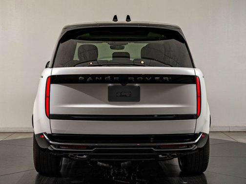 Satin 2026 Land Rover Range Rover P530 SE