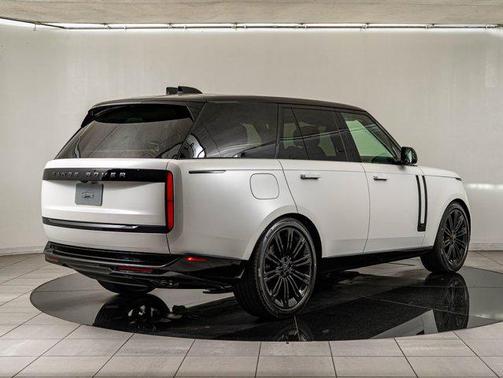 Satin 2026 Land Rover Range Rover P530 SE