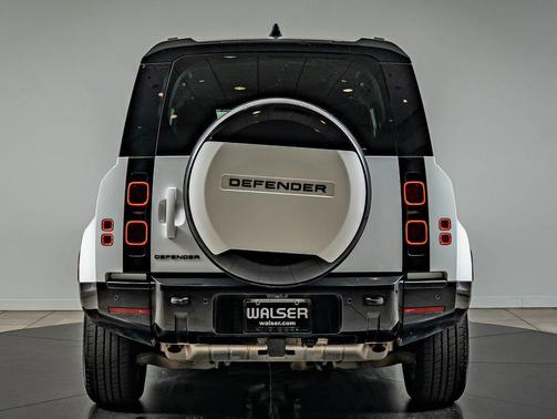 Fuji White 2024 Land Rover Defender 110 P400 X-Dynamic SE