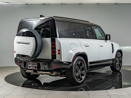 Fuji White 2024 Land Rover Defender 110 P400 X-Dynamic SE