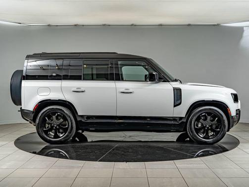 Fuji White 2024 Land Rover Defender 110 P400 X-Dynamic SE