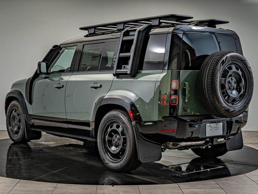 Keswick Green Metallic 2026 Land Rover Defender P400 Trophy Edition Keswick