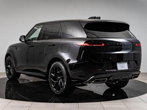 Santorini Black Metallic 2026 Land Rover Range Rover Sport SE