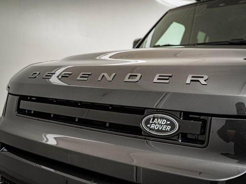 2026 Land Rover Defender P400 Outbound