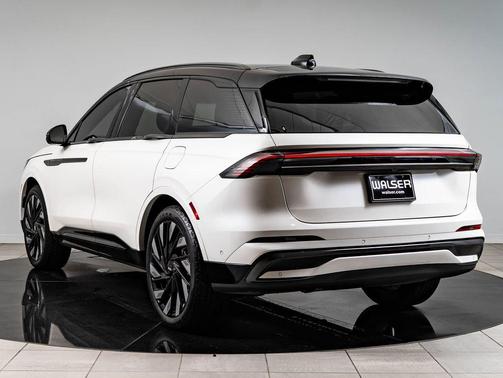 White Platinum Metallic Tri-Coat 2024 Lincoln Nautilus Reserve