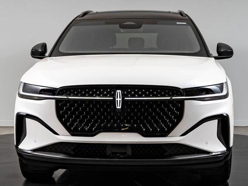 White Platinum Metallic Tri-Coat 2024 Lincoln Nautilus Reserve