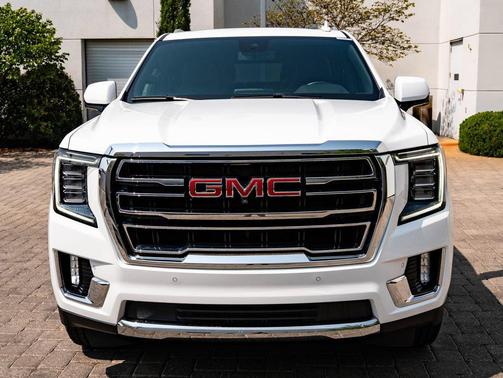 White 2024 GMC Yukon SLT