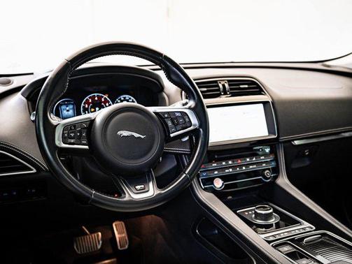 2018 Jaguar F-PACE 35t R-Sport